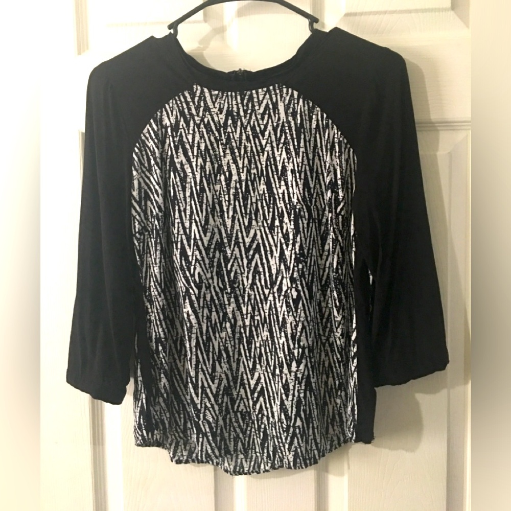 Women’s top black and white - size Small excellent condition
